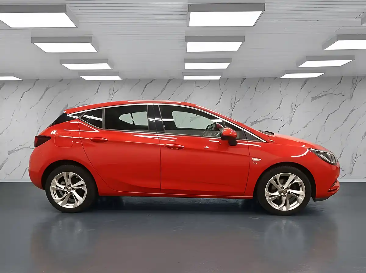 Used 2018 Vauxhall Astra Sri Red - Interior and Exterior details 6