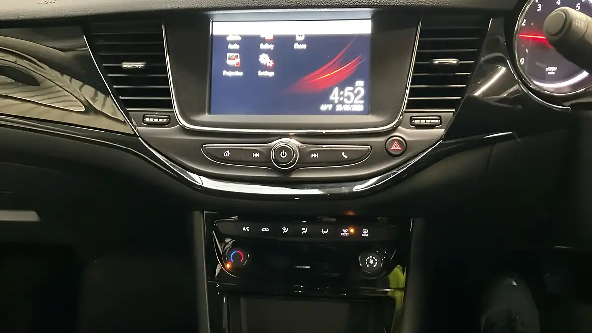 Used 2018 Vauxhall Astra Sri Red - Interior and Exterior details 7