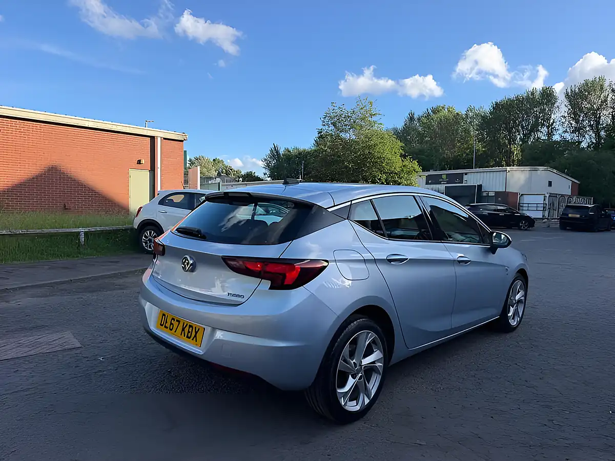 Used 2018 Vauxhall Astra Sri Silver - Interior and Exterior details 16