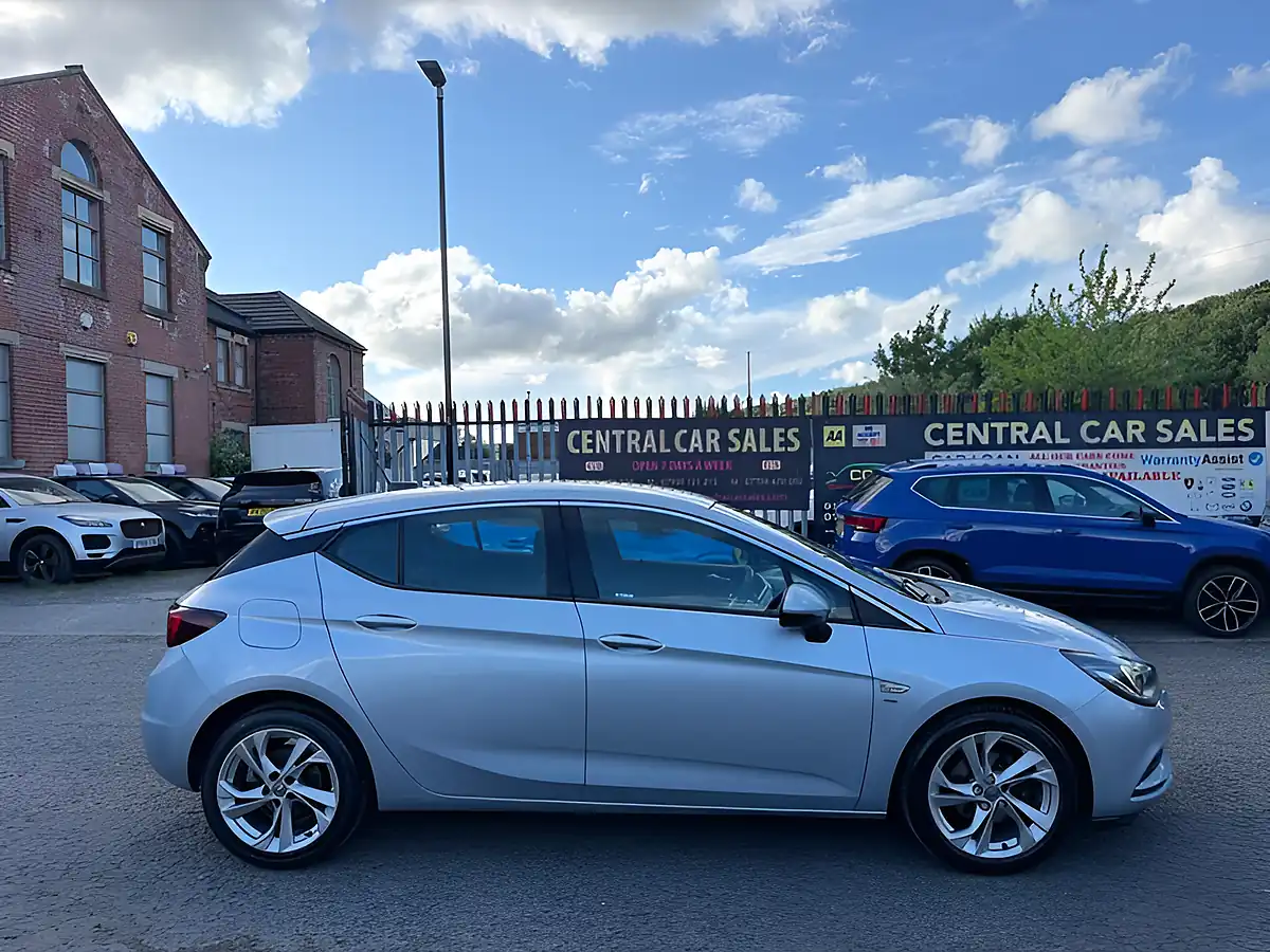 Used 2018 Vauxhall Astra Sri Silver - Interior and Exterior details 3
