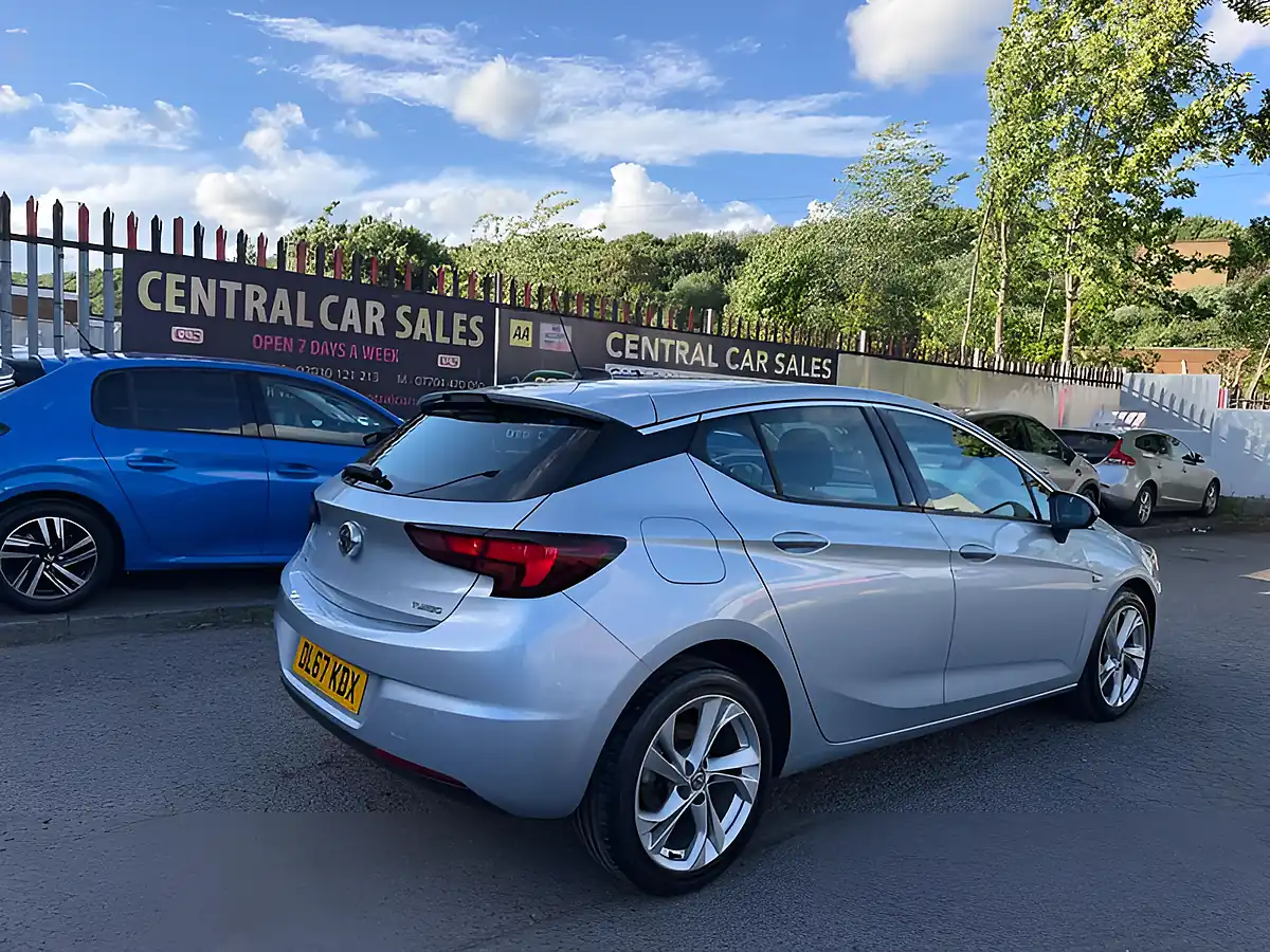 Used 2018 Vauxhall Astra Sri Silver - Interior and Exterior details 5