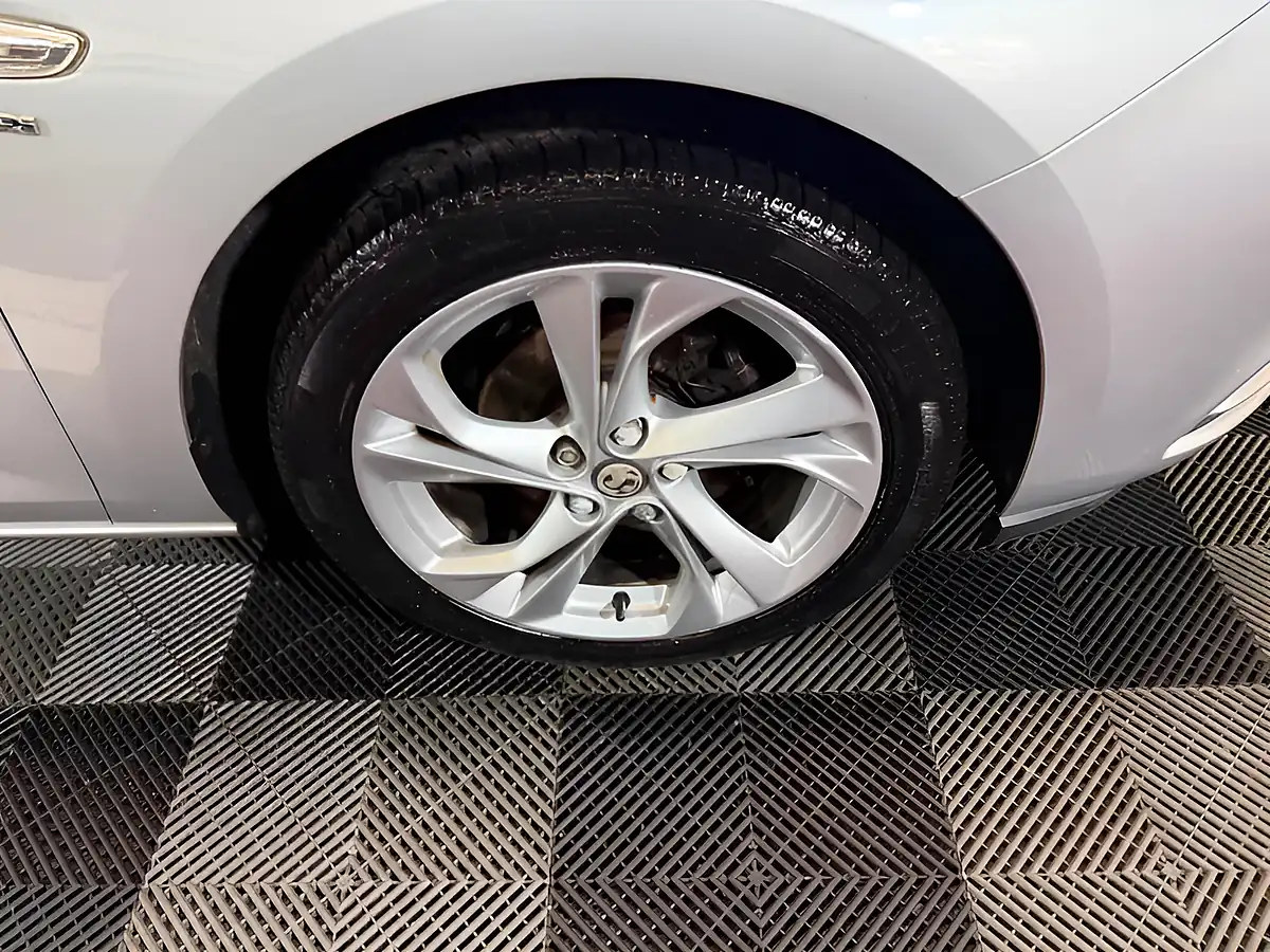 Used 2018 Vauxhall Astra Sri Silver - Interior and Exterior details 15