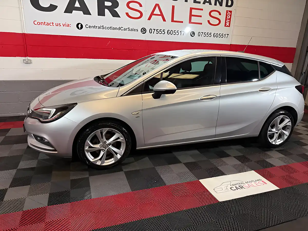 Used 2018 Vauxhall Astra Sri Silver - Interior and Exterior details 19