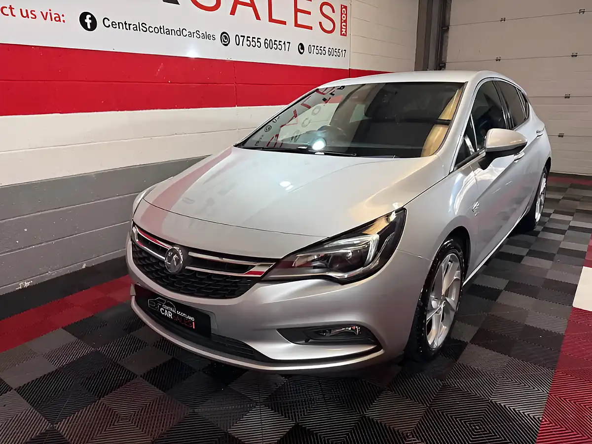 Used 2018 Vauxhall Astra Sri Silver - Interior and Exterior details 2