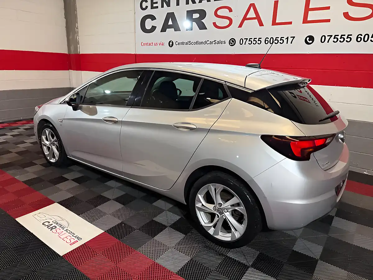 Used 2018 Vauxhall Astra Sri Silver - Interior and Exterior details 3