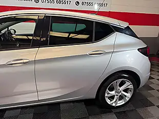 Used 2018 Vauxhall Astra Sri Silver - Interior and Exterior details 4