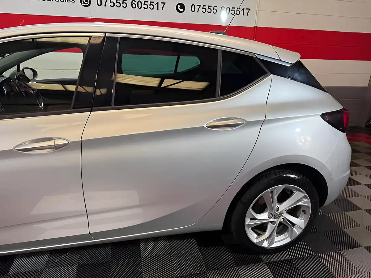 Used 2018 Vauxhall Astra Sri Silver - Interior and Exterior details 4