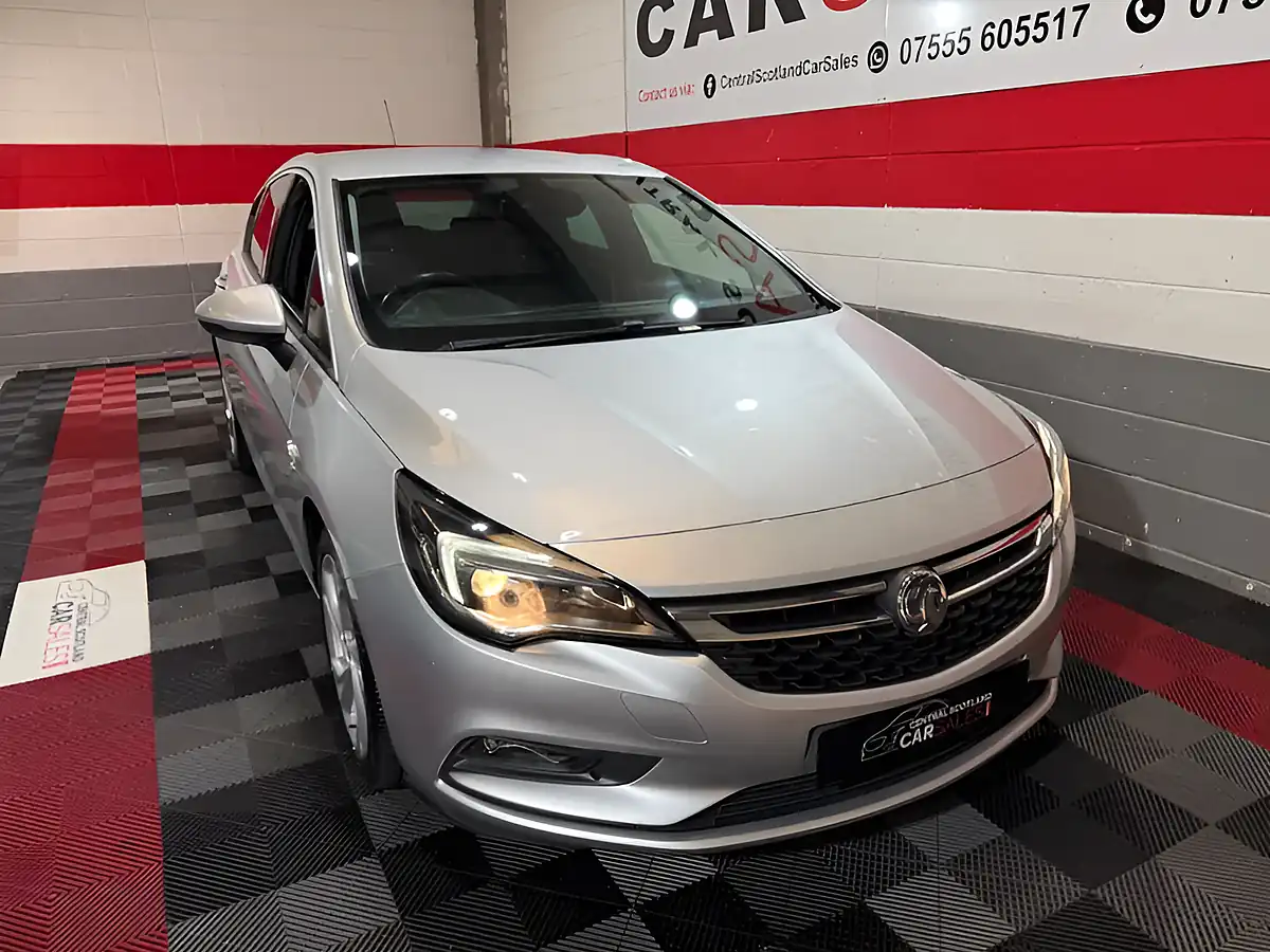 Used 2018 Vauxhall Astra Sri Silver - Interior and Exterior details 5