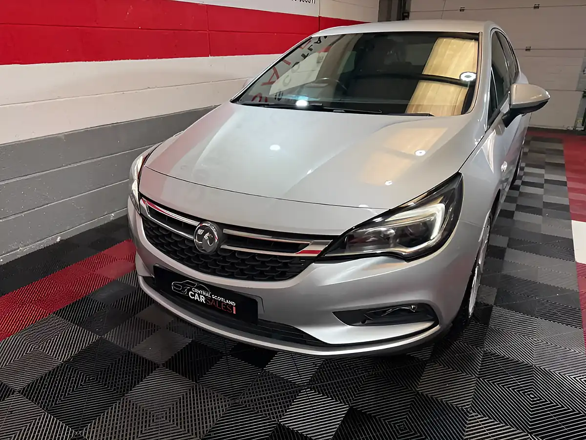 Used 2018 Vauxhall Astra Sri Silver - Interior and Exterior details 7