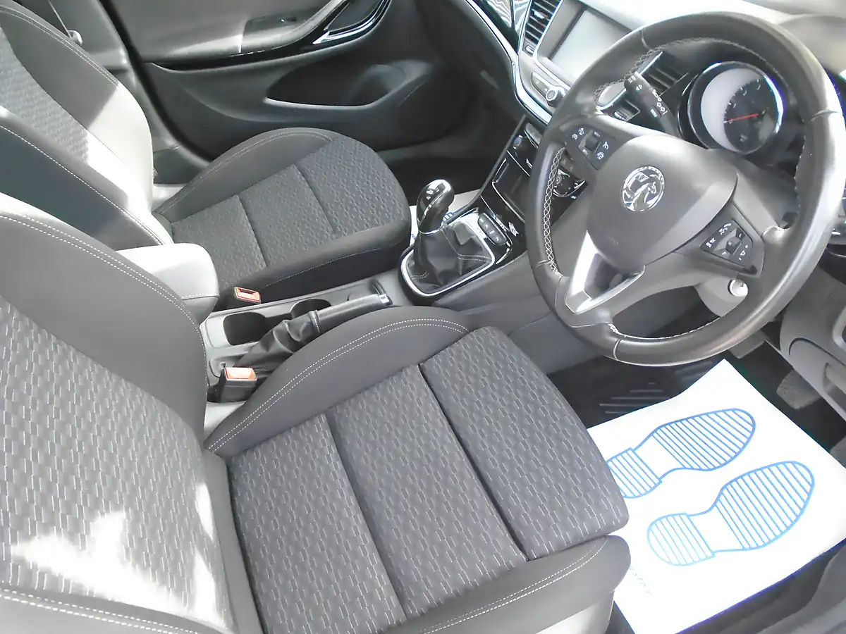 Used 2018 Vauxhall Astra Sri Sports Tourer Red - Interior and Exterior details 11