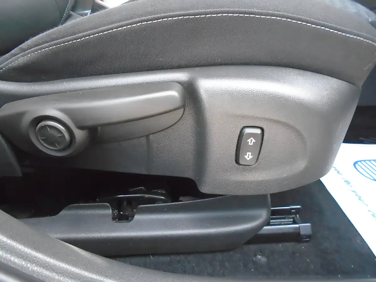 Used 2018 Vauxhall Astra Sri Sports Tourer Red - Interior and Exterior details 12