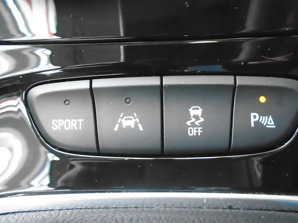 Used 2018 Vauxhall Astra Sri Sports Tourer Red - Interior and Exterior details 13