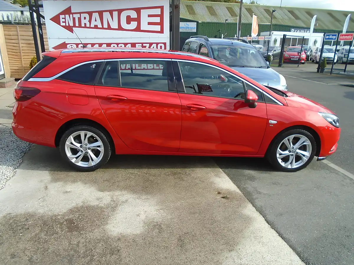Used 2018 Vauxhall Astra Sri Sports Tourer Red - Interior and Exterior details 9