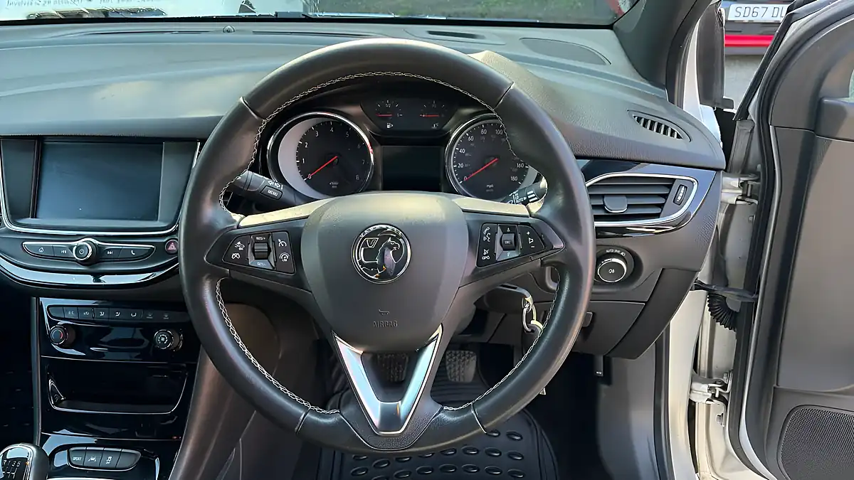 Used 2018 Vauxhall Astra Sri Vx Line Silver - Interior and Exterior details 11
