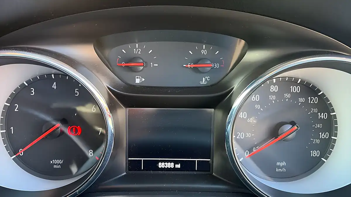 Used 2018 Vauxhall Astra Sri Vx Line Silver - Interior and Exterior details 12