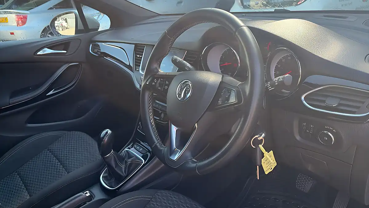 Used 2018 Vauxhall Astra Sri Vx Line Silver - Interior and Exterior details 13