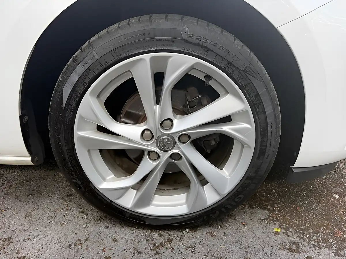 Used 2018 Vauxhall Astra Sri White - Interior and Exterior details 10