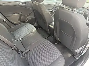 Used 2018 Vauxhall Astra Sri White - Interior and Exterior details 13