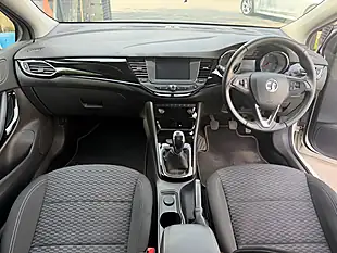 Used 2018 Vauxhall Astra Sri White - Interior and Exterior details 14