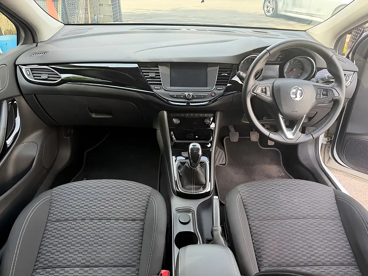 Used 2018 Vauxhall Astra Sri White - Interior and Exterior details 14