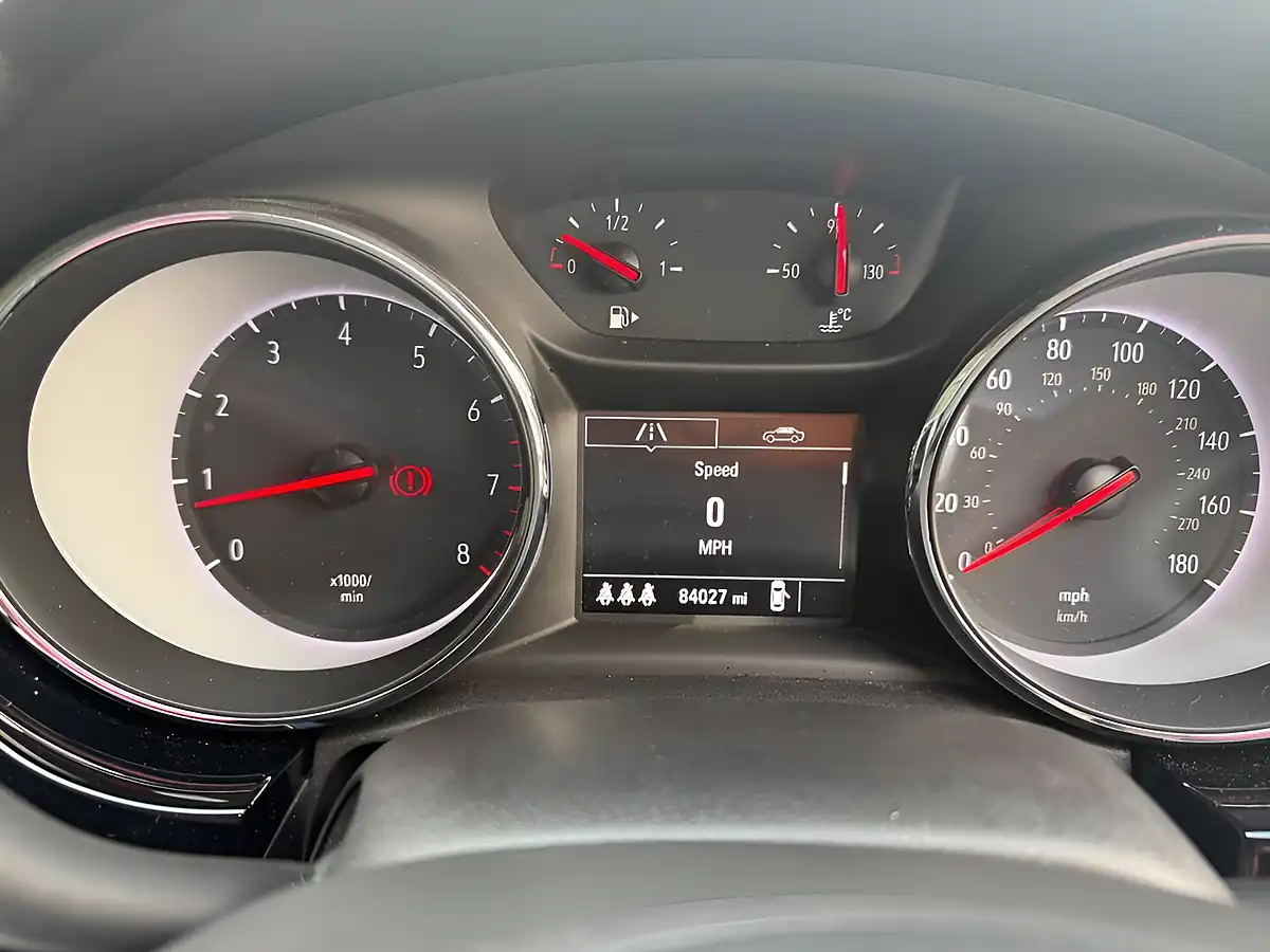 Used 2018 Vauxhall Astra Sri White - Interior and Exterior details 16