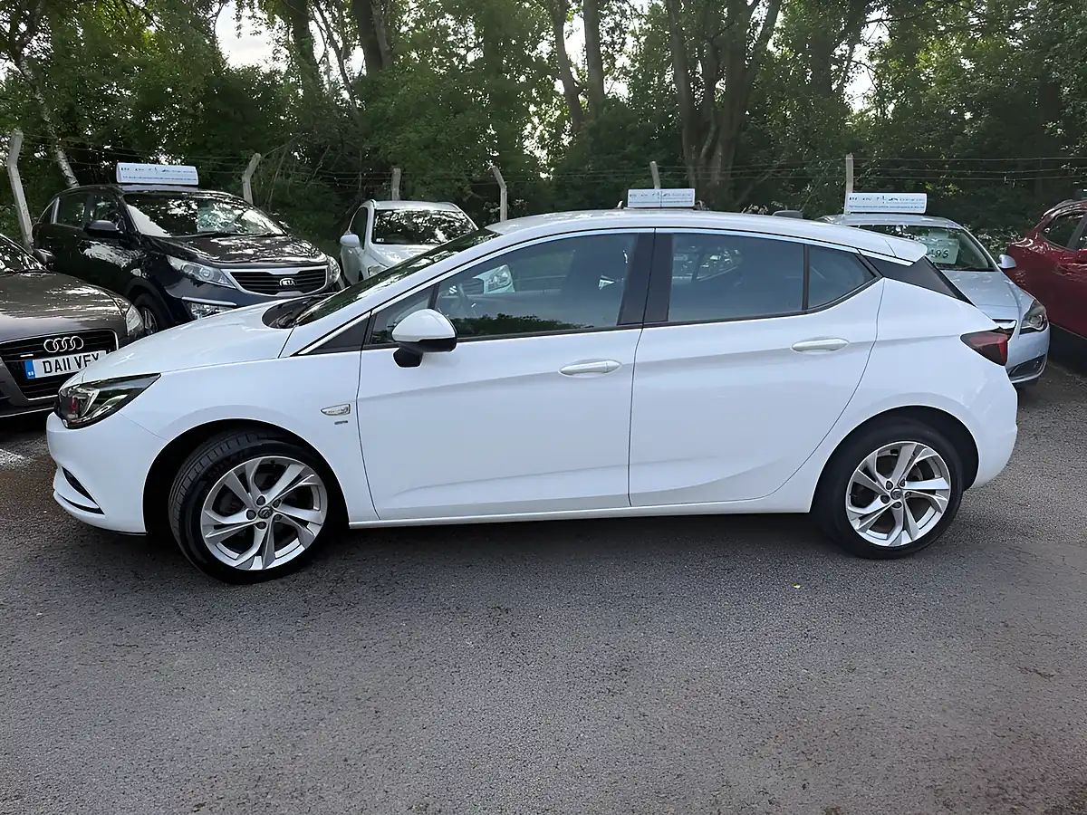 Used 2018 Vauxhall Astra Sri White - Interior and Exterior details 3