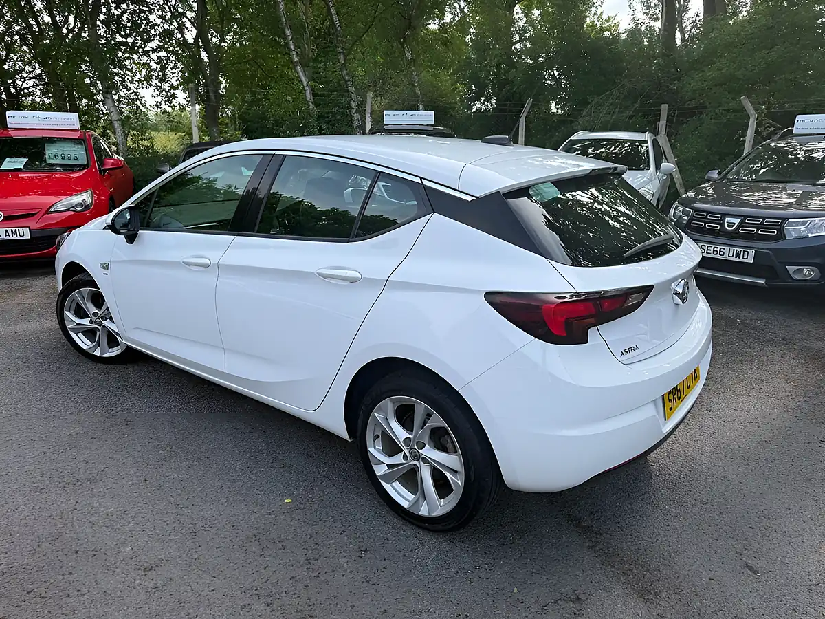 Used 2018 Vauxhall Astra Sri White - Interior and Exterior details 4