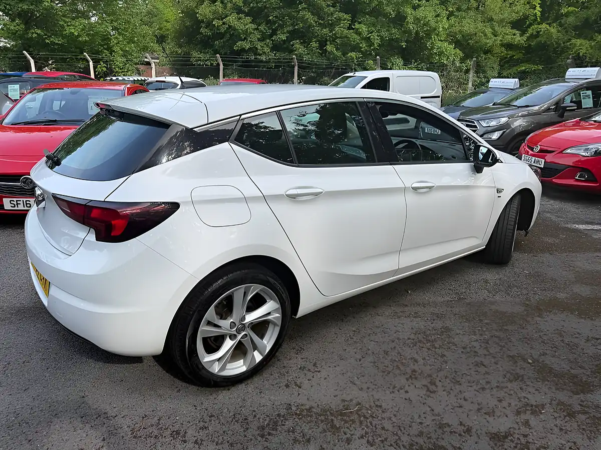 Used 2018 Vauxhall Astra Sri White - Interior and Exterior details 6