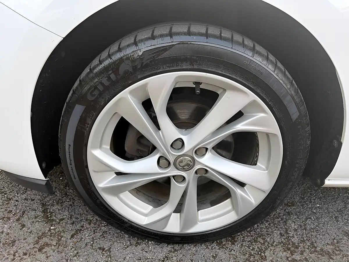 Used 2018 Vauxhall Astra Sri White - Interior and Exterior details 9