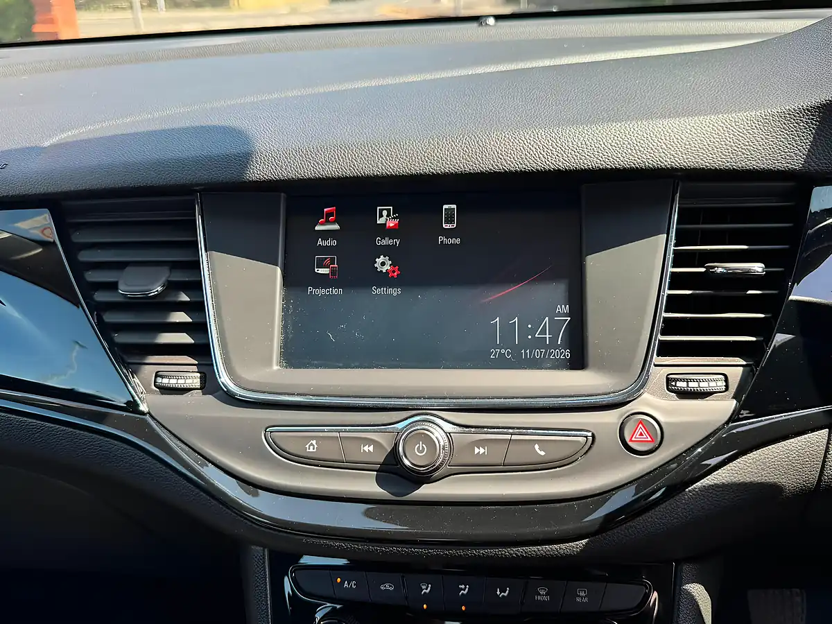 Used 2018 Vauxhall Astra Sri White - Interior and Exterior details 10