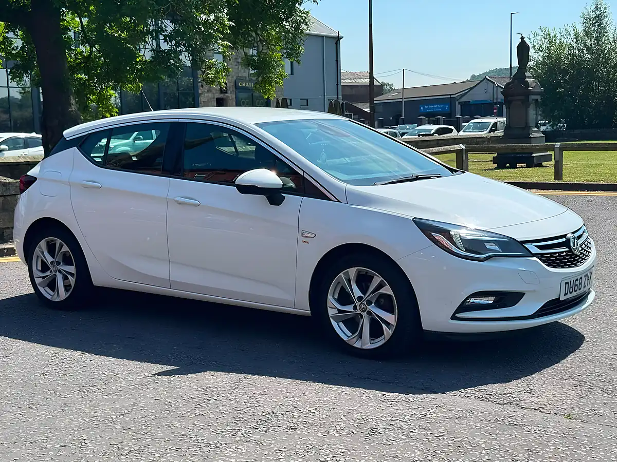 Used 2018 Vauxhall Astra Sri White - Interior and Exterior details 11