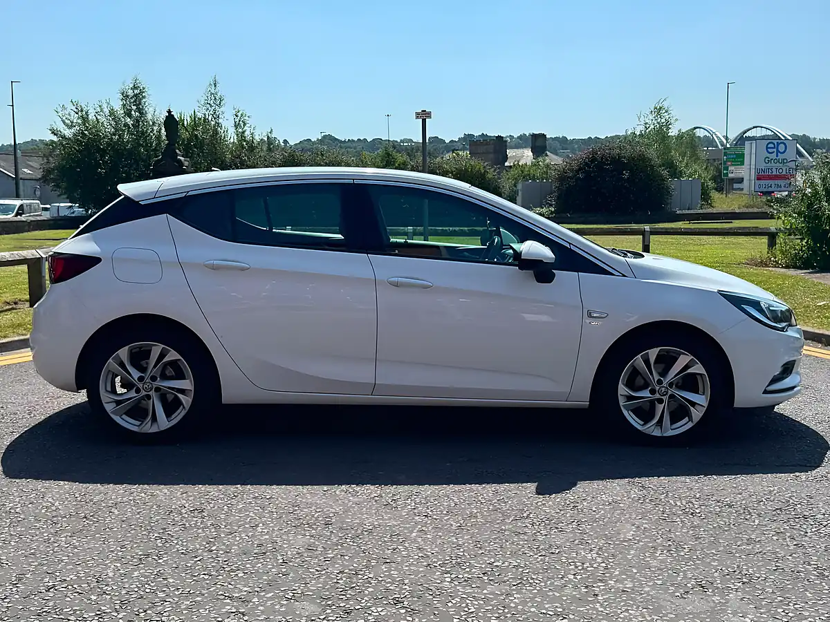 Used 2018 Vauxhall Astra Sri White - Interior and Exterior details 12