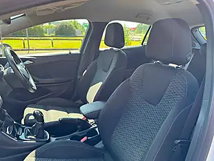 Used 2018 Vauxhall Astra Sri White - Interior and Exterior details 13
