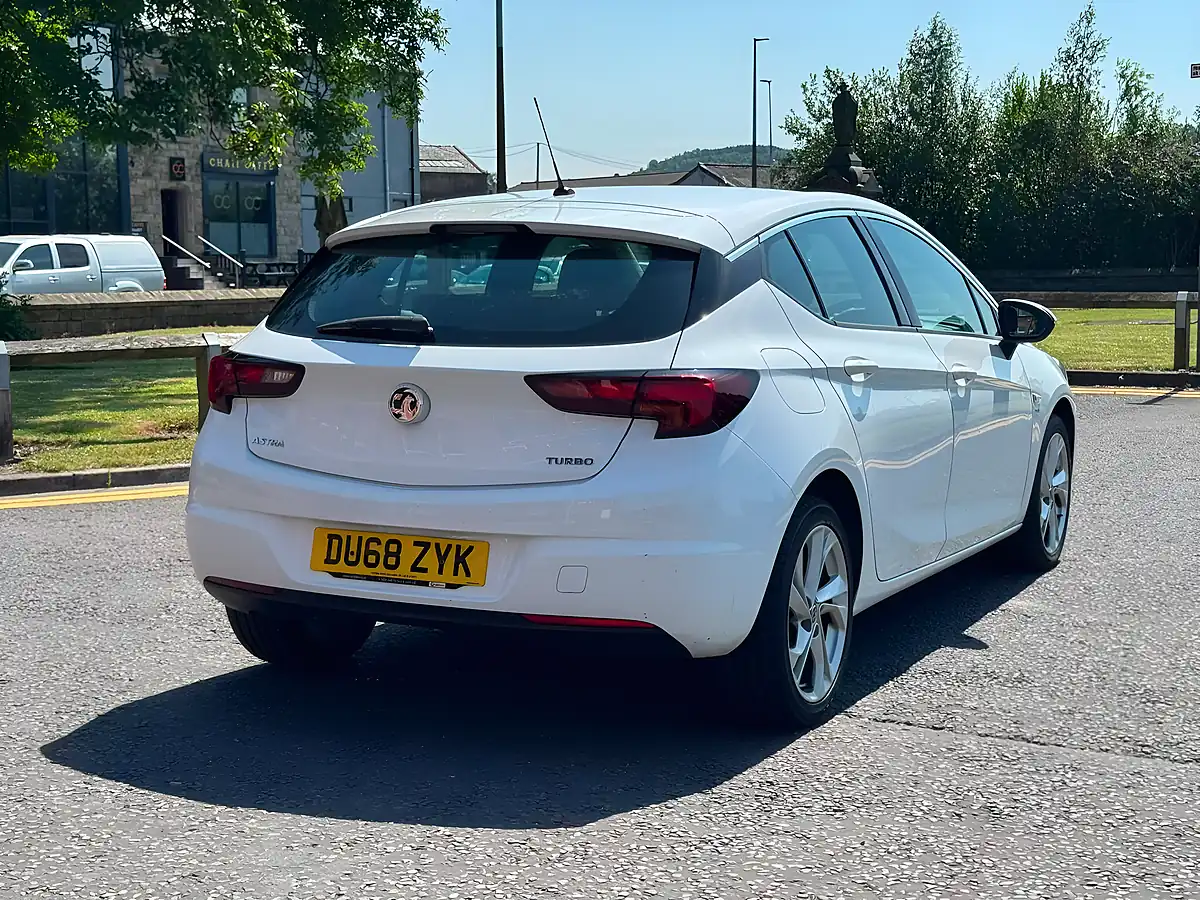 Used 2018 Vauxhall Astra Sri White - Interior and Exterior details 14