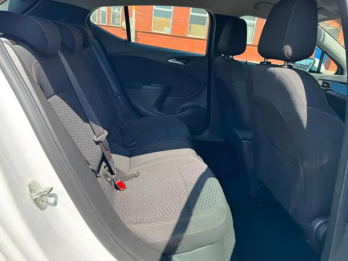 Used 2018 Vauxhall Astra Sri White - Interior and Exterior details 16
