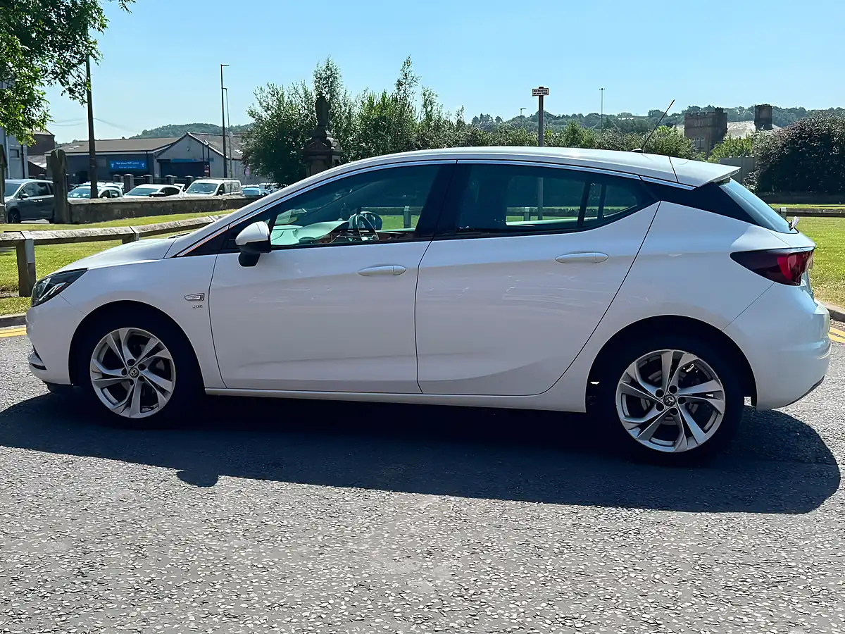 Used 2018 Vauxhall Astra Sri White - Interior and Exterior details 18