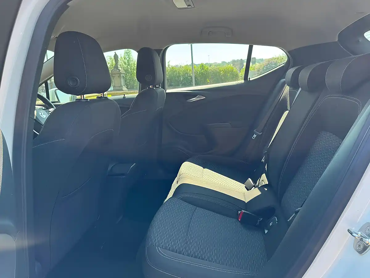 Used 2018 Vauxhall Astra Sri White - Interior and Exterior details 19