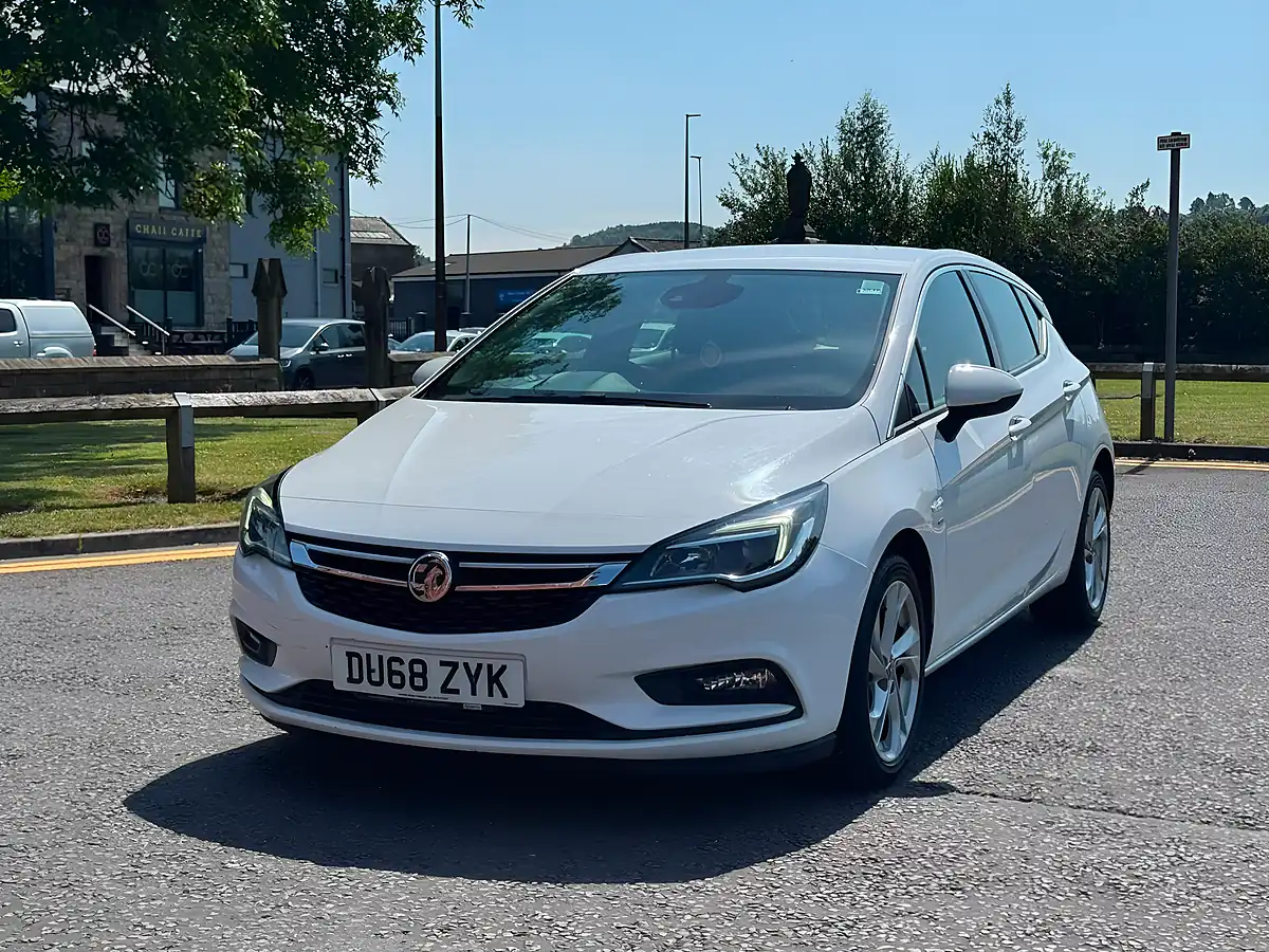 Used 2018 Vauxhall Astra Sri White - Interior and Exterior details 5
