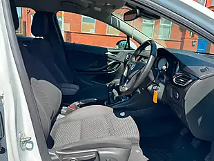 Used 2018 Vauxhall Astra Sri White - Interior and Exterior details 8