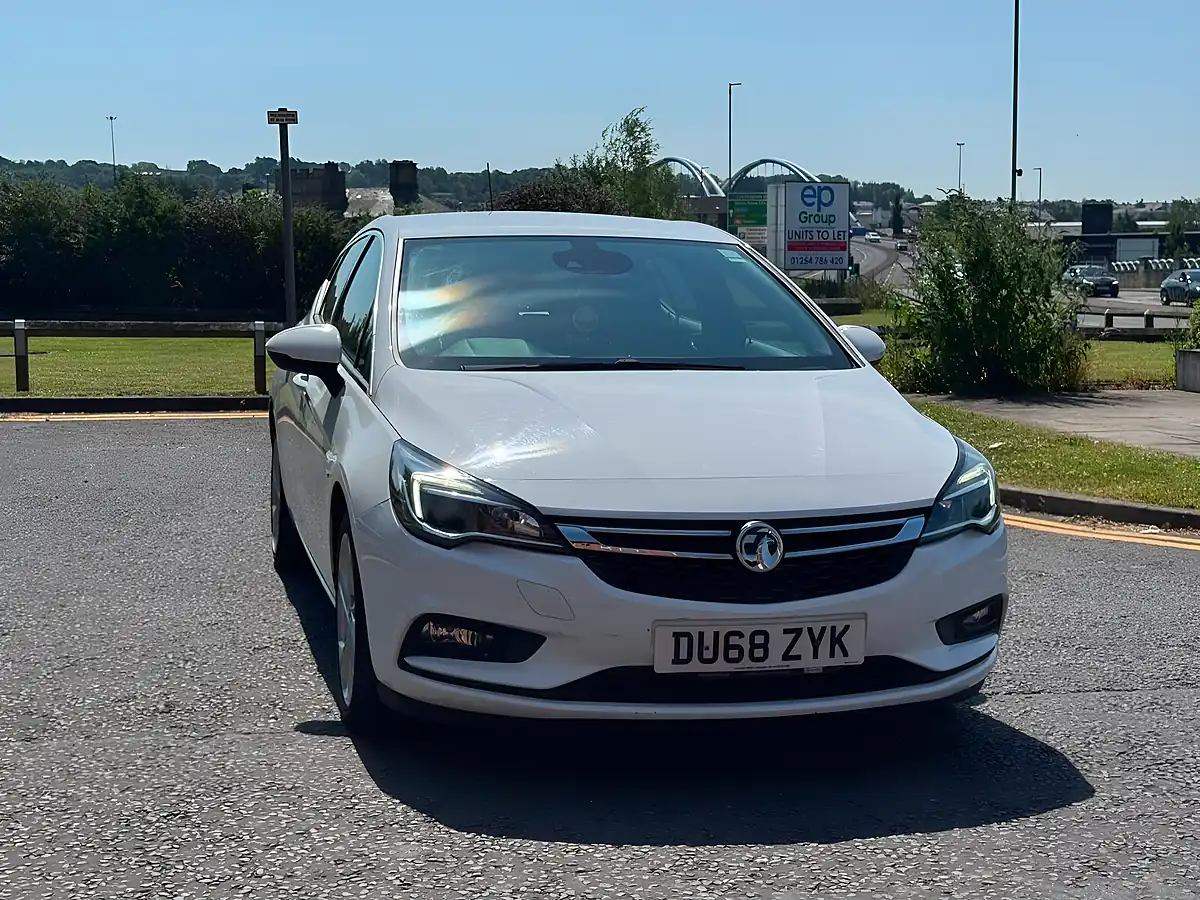 Used 2018 Vauxhall Astra Sri White - Interior and Exterior details 9
