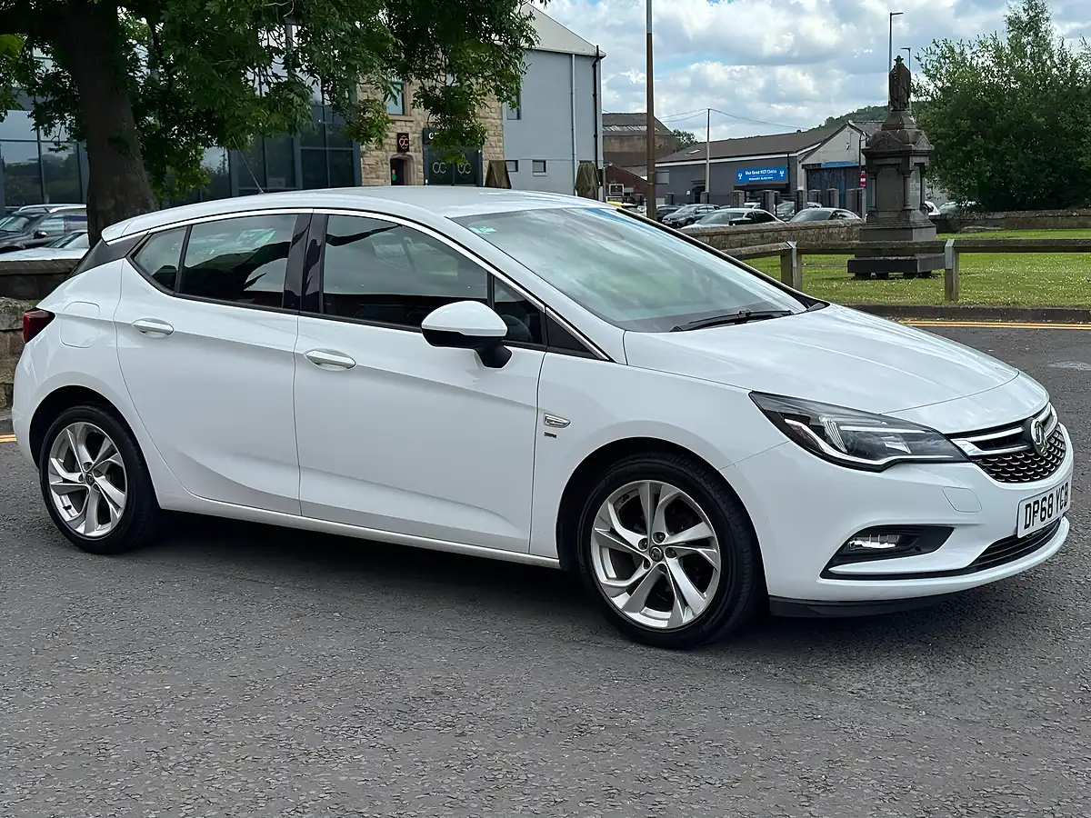 Used 2018 Vauxhall Astra Sri White - Interior and Exterior details 12