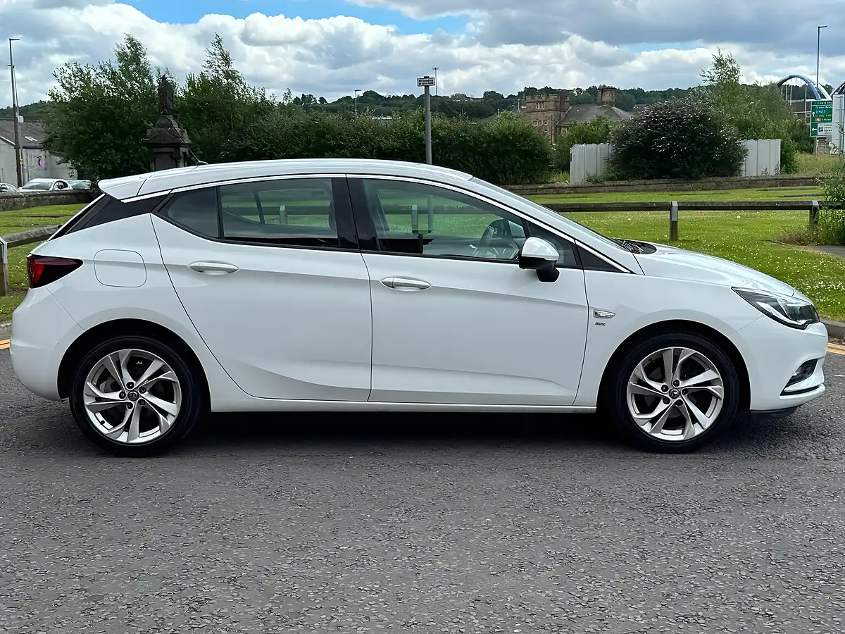 Used 2018 Vauxhall Astra Sri White - Interior and Exterior details 13