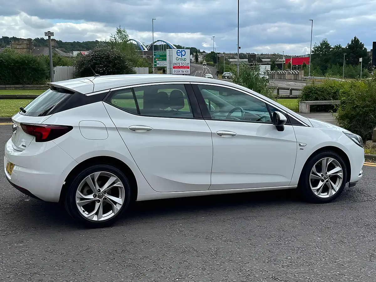 Used 2018 Vauxhall Astra Sri White - Interior and Exterior details 14