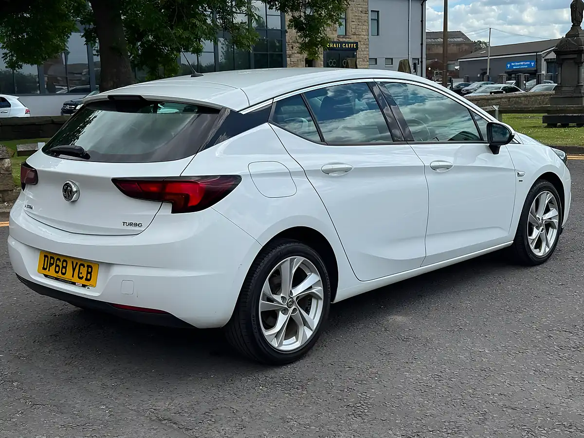 Used 2018 Vauxhall Astra Sri White - Interior and Exterior details 15