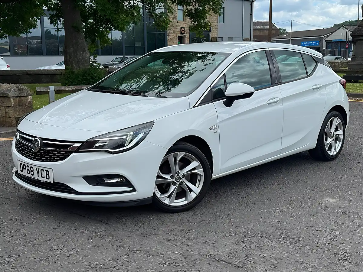 Used 2018 Vauxhall Astra Sri White - Interior and Exterior details 3
