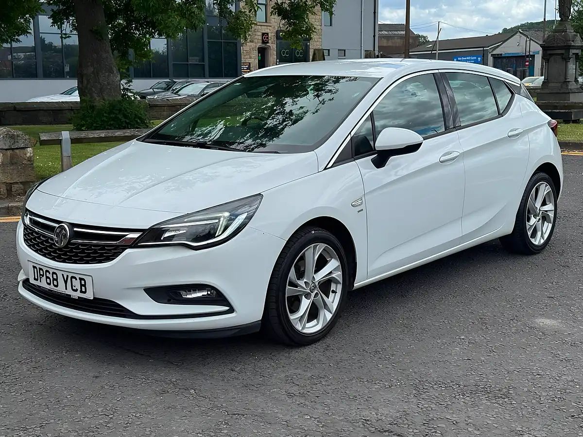 Used 2018 Vauxhall Astra Sri White - Interior and Exterior details 4