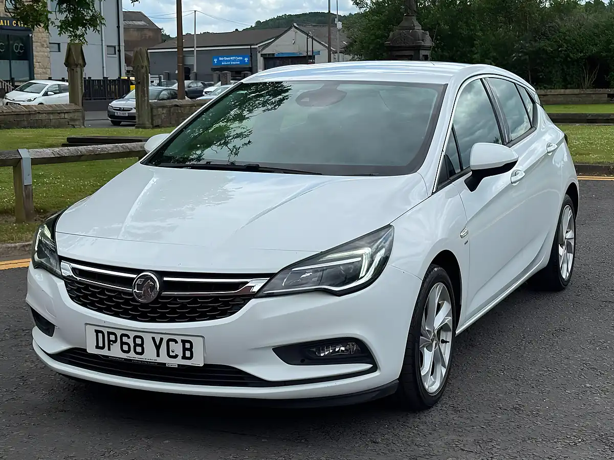 Used 2018 Vauxhall Astra Sri White - Interior and Exterior details 5