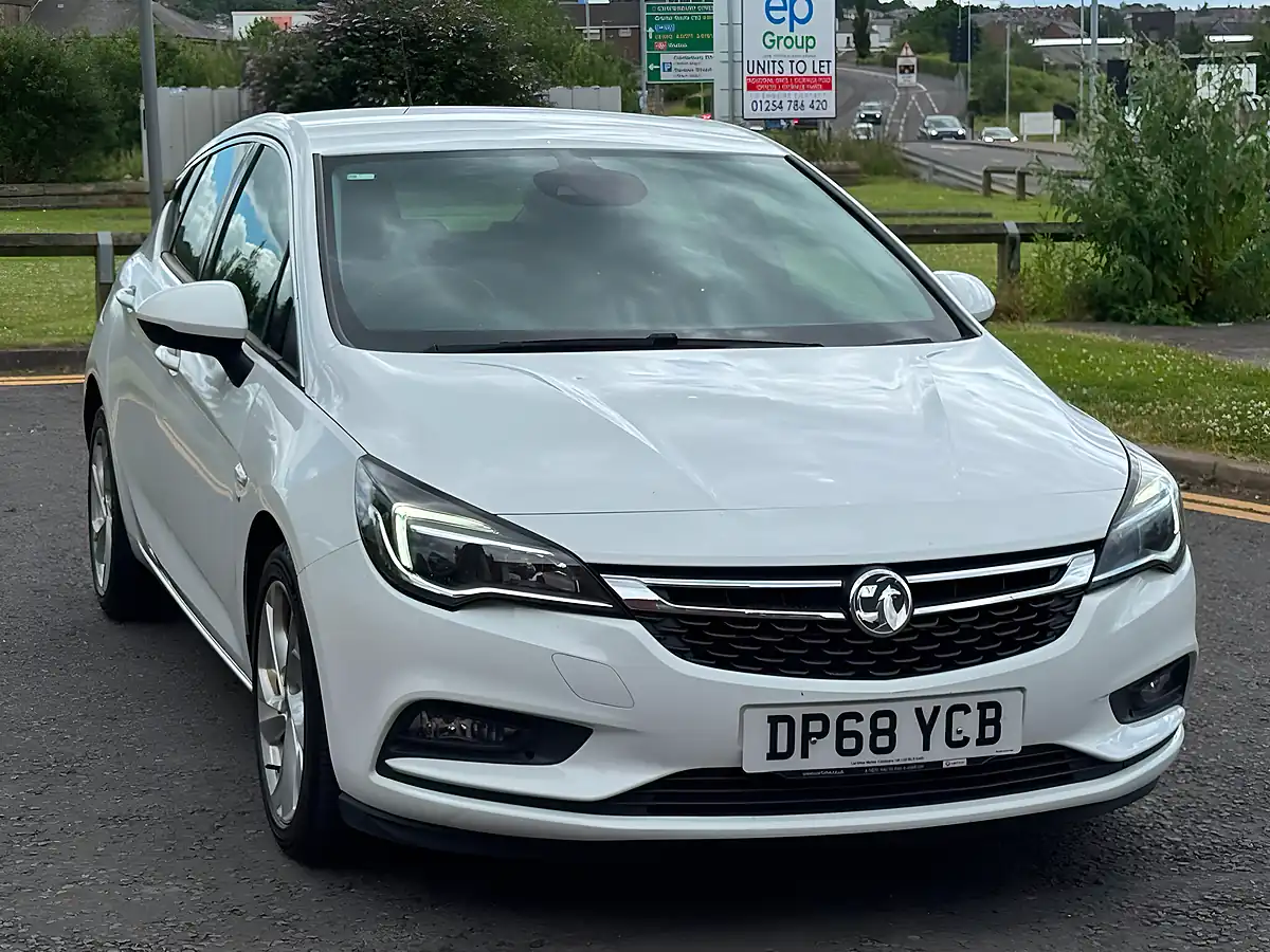 Used 2018 Vauxhall Astra Sri White - Interior and Exterior details 9