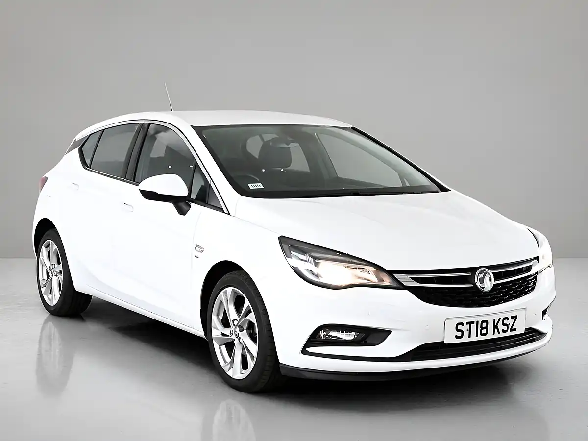 Used 2018 Vauxhall Astra Sri White - Front View