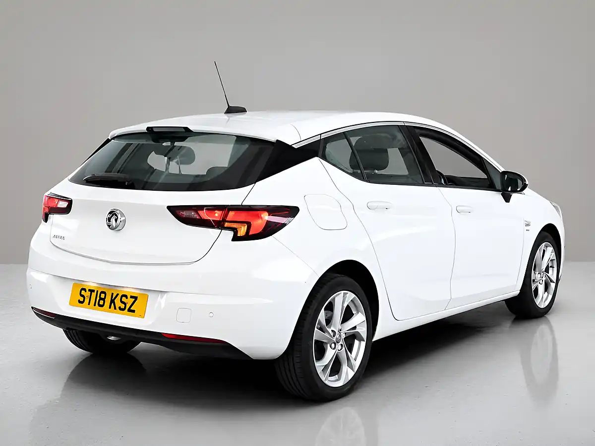 Used 2018 Vauxhall Astra Sri White - Interior and Exterior details 5